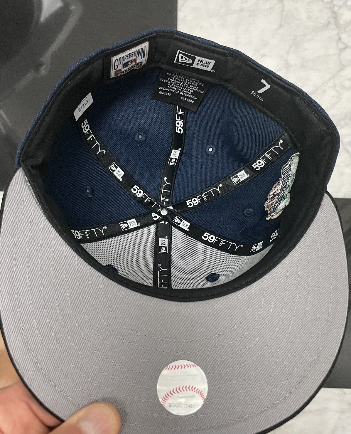 New Era 🔥 Exclusive Glow in the Dark Dodgers fitted size 7 Size ONE SIZE - 5 Thumbnail