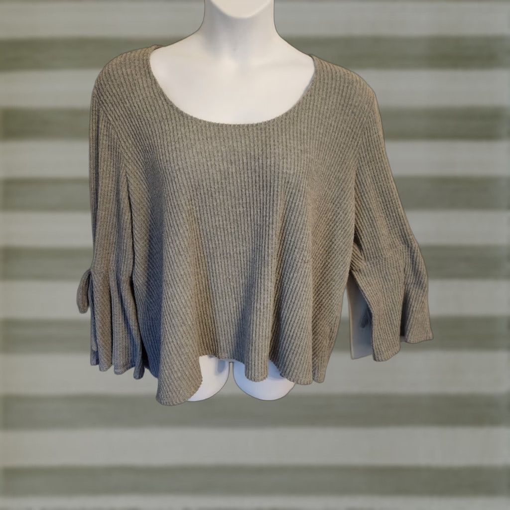 Vintage Charlotte Russe 3X Waffle-Knit Bell Sleeve Lightweight Sweater Gray Womens Pullover Round Neck Casual Plus Size Regular Fit Size XXL / US 16-18 / IT 52-54 - 1 Thumbnail