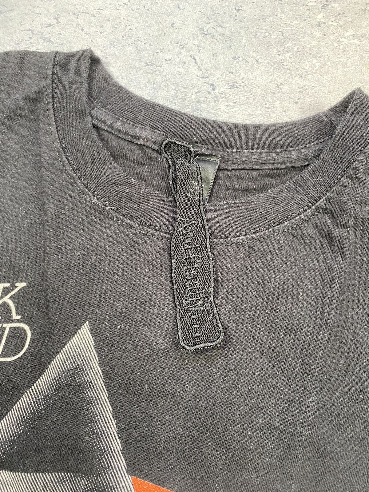 Band Tees × Pink Floyd × Vintage Vintage Men’s Pink Floyd Black tour t shirt 2005 Size US M / EU 48-50 / 2 - 5 Thumbnail