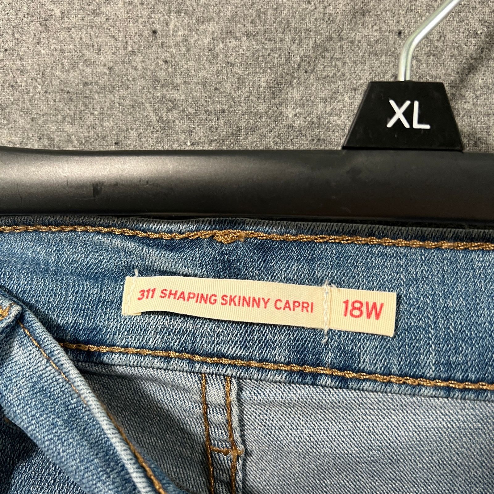 Other Levi's 311 Shaping Skinny Capri Women's Jeans Blue Denim Size 40" / US 18 - 6 Thumbnail