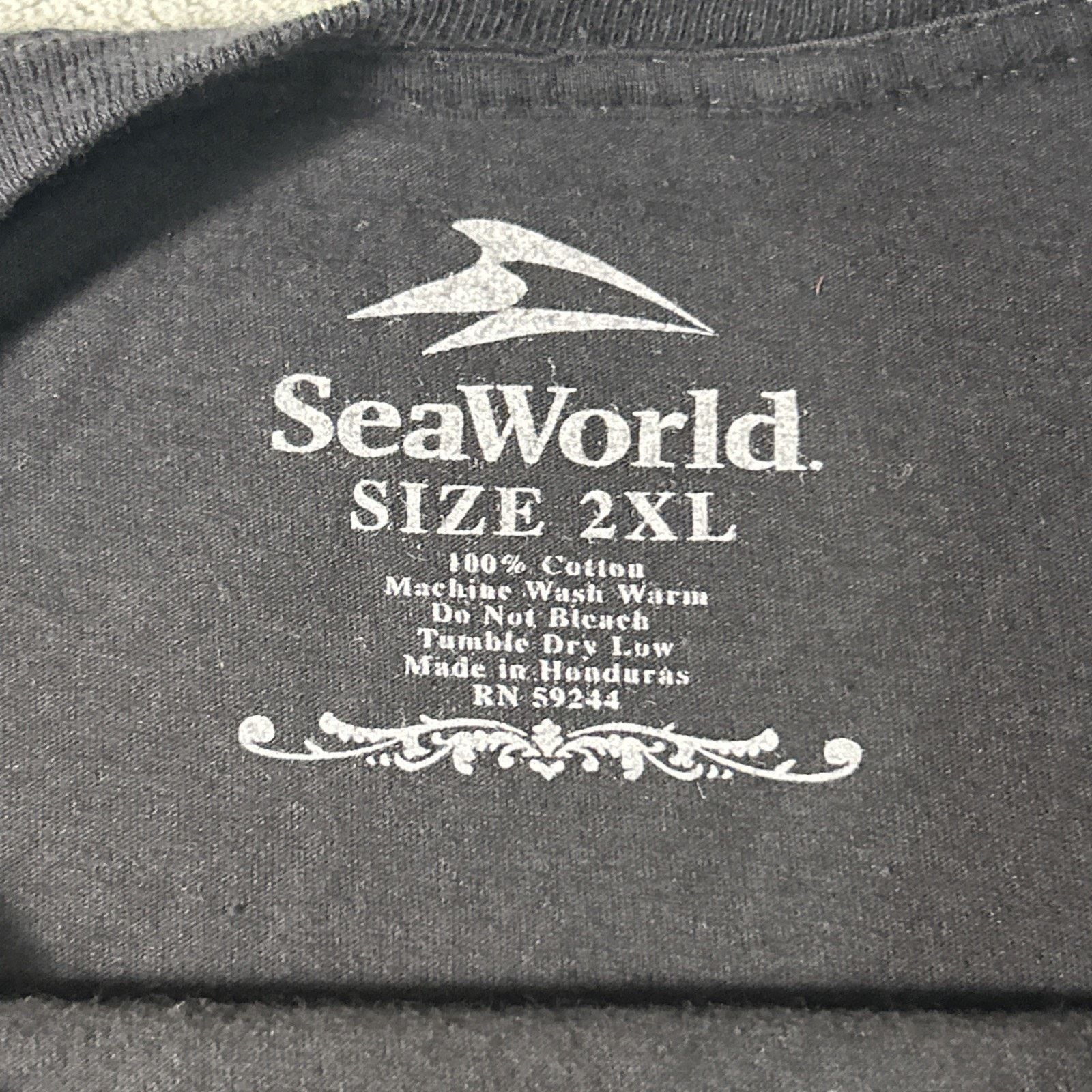 Quiksilver Sea World Orca Retro Print Shirt Men 2XL Ocean Surfing Surf Size US XXL / EU 58 / 5 - 3 Thumbnail
