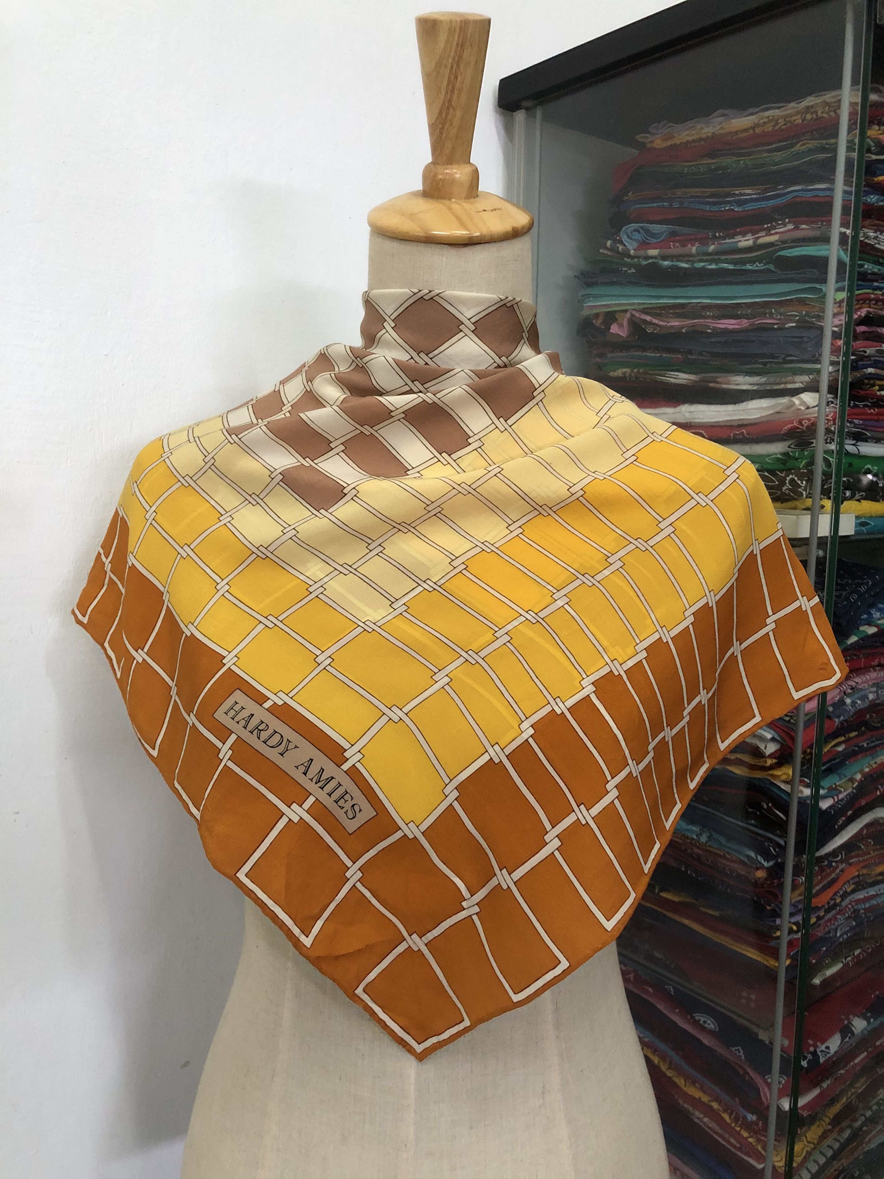 Hardy Amies × Vintage Vintage Hardy Amies Silk Scarf Size ONE SIZE - 1 Thumbnail