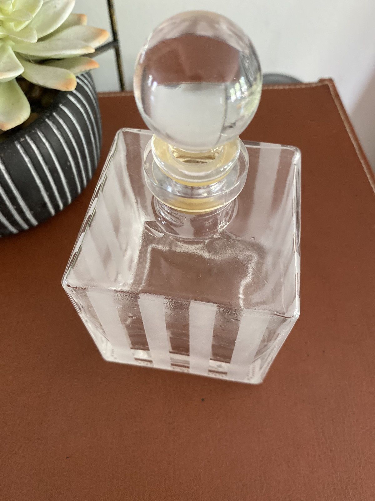 Other BEAUTIFUL LARGE VINTAGE ETCHED STRIPED GLASS PERFUME BOTTLE Size ONE SIZE - 5 Thumbnail