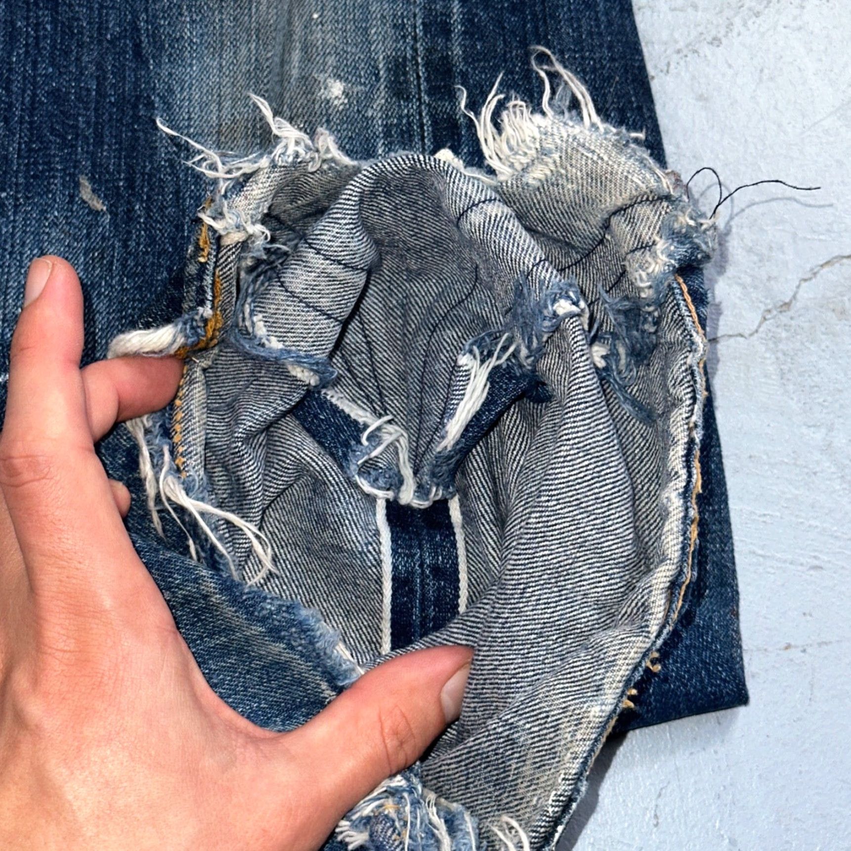 Levi's VINTAGE Levis 501 VTG 70s SS Redline Selvedge Jeans XX Thrashed Boot Cut Act 30x31 Size US 30 / EU 46 - 6 Thumbnail