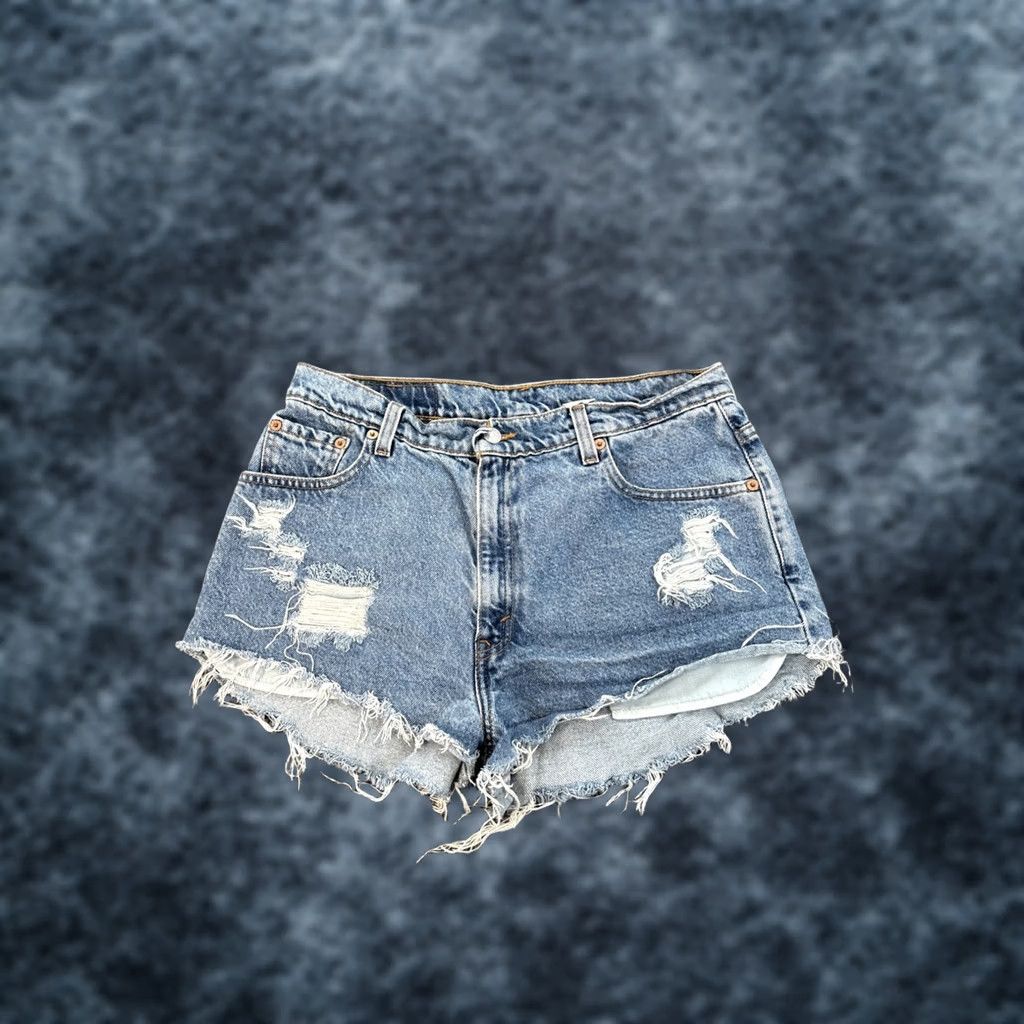 Levi's VINTAGE Levi’s Shorts Womens 30 High Rise Distressed Frayed Light Wash 90s Cut-Off Denim Blue Womens Size 30" / US 8 / IT 44 - 1 Thumbnail