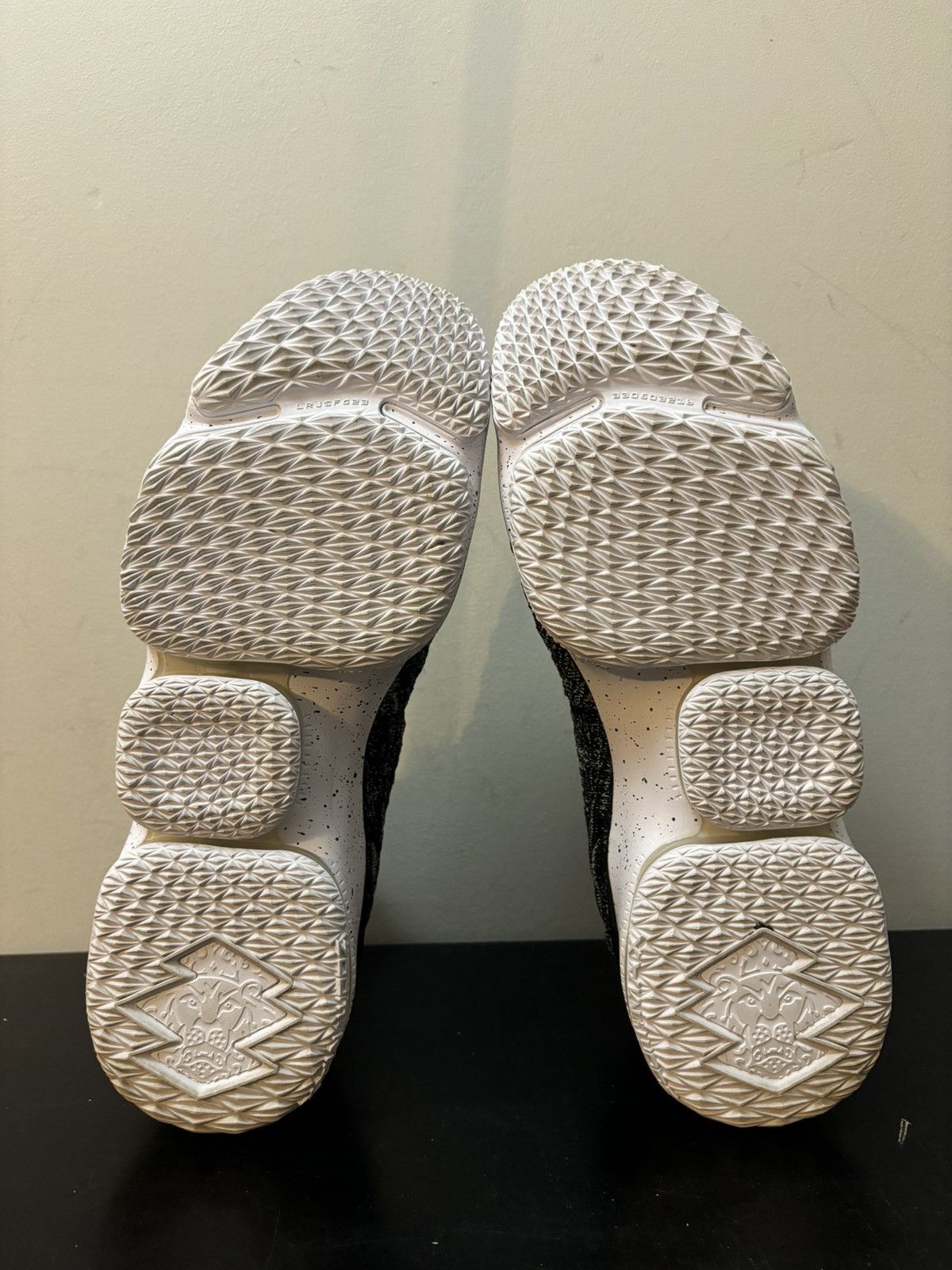 Nike Nike Lebron 15 Ashes Size US 14 / EU 47 - 6 Thumbnail