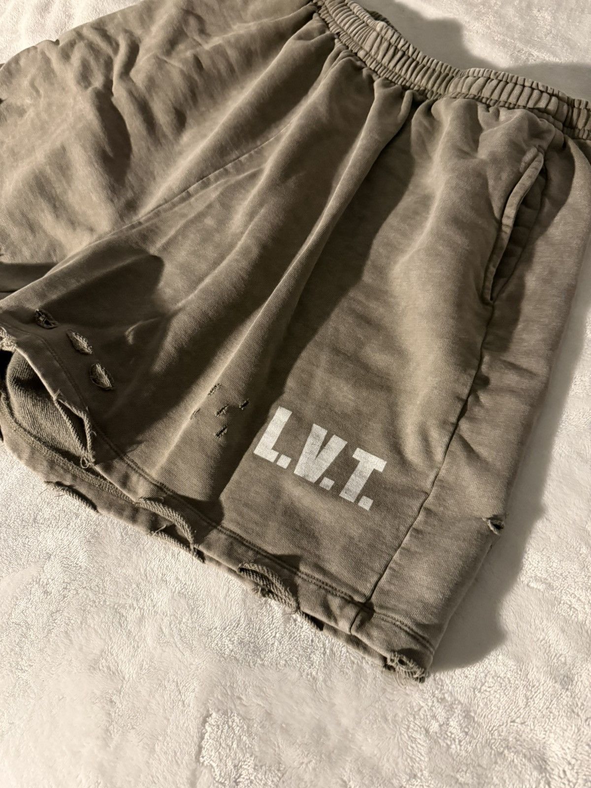 Other Leviter Distressed Beige Shorts Size US 34 / EU 50 - 2 Thumbnail