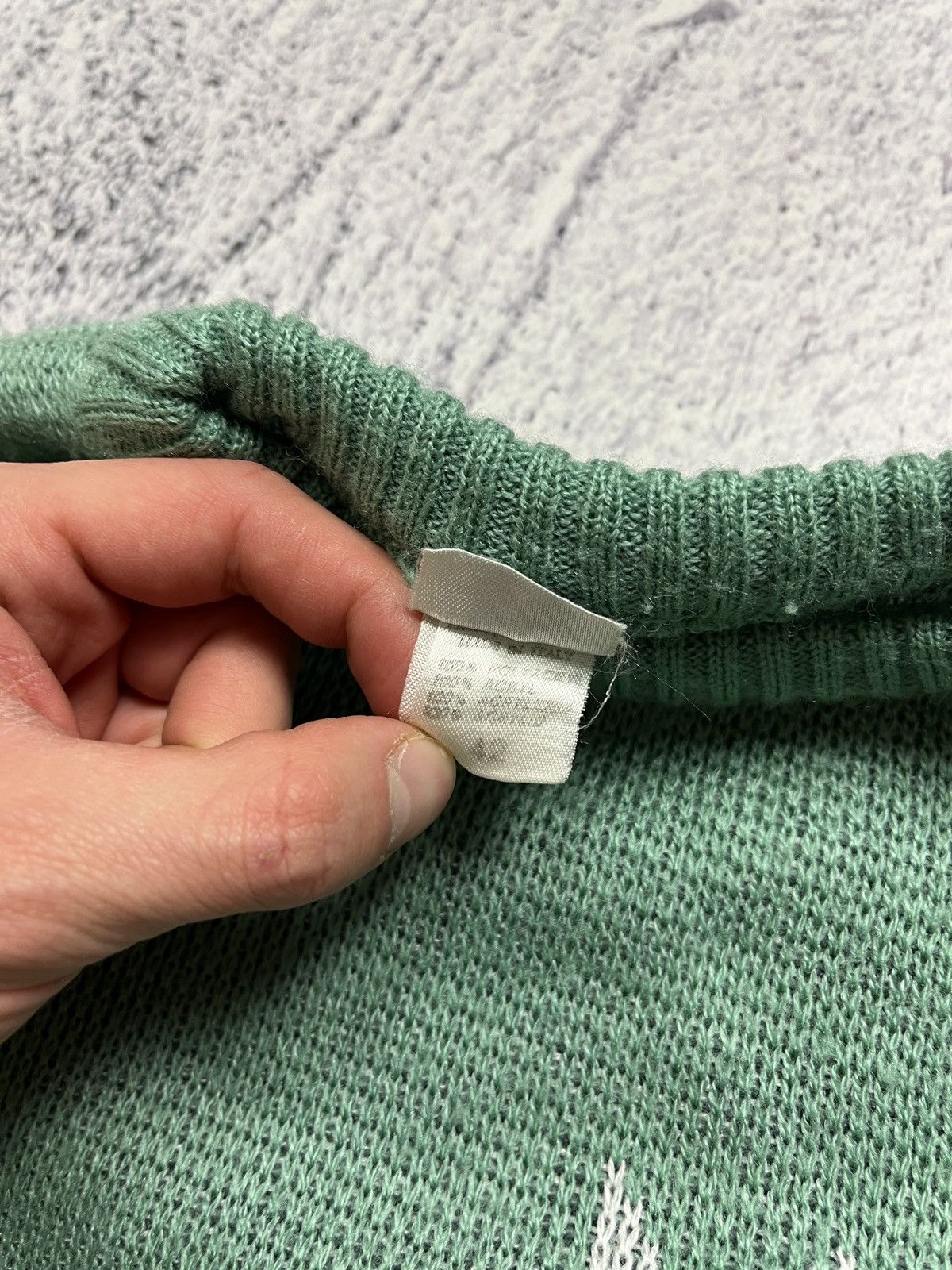 Vintage Vintage 90’s Winter Graphic Patterned Acrylic Knit Sweater Size L / US 10 / IT 46 - 9 Thumbnail