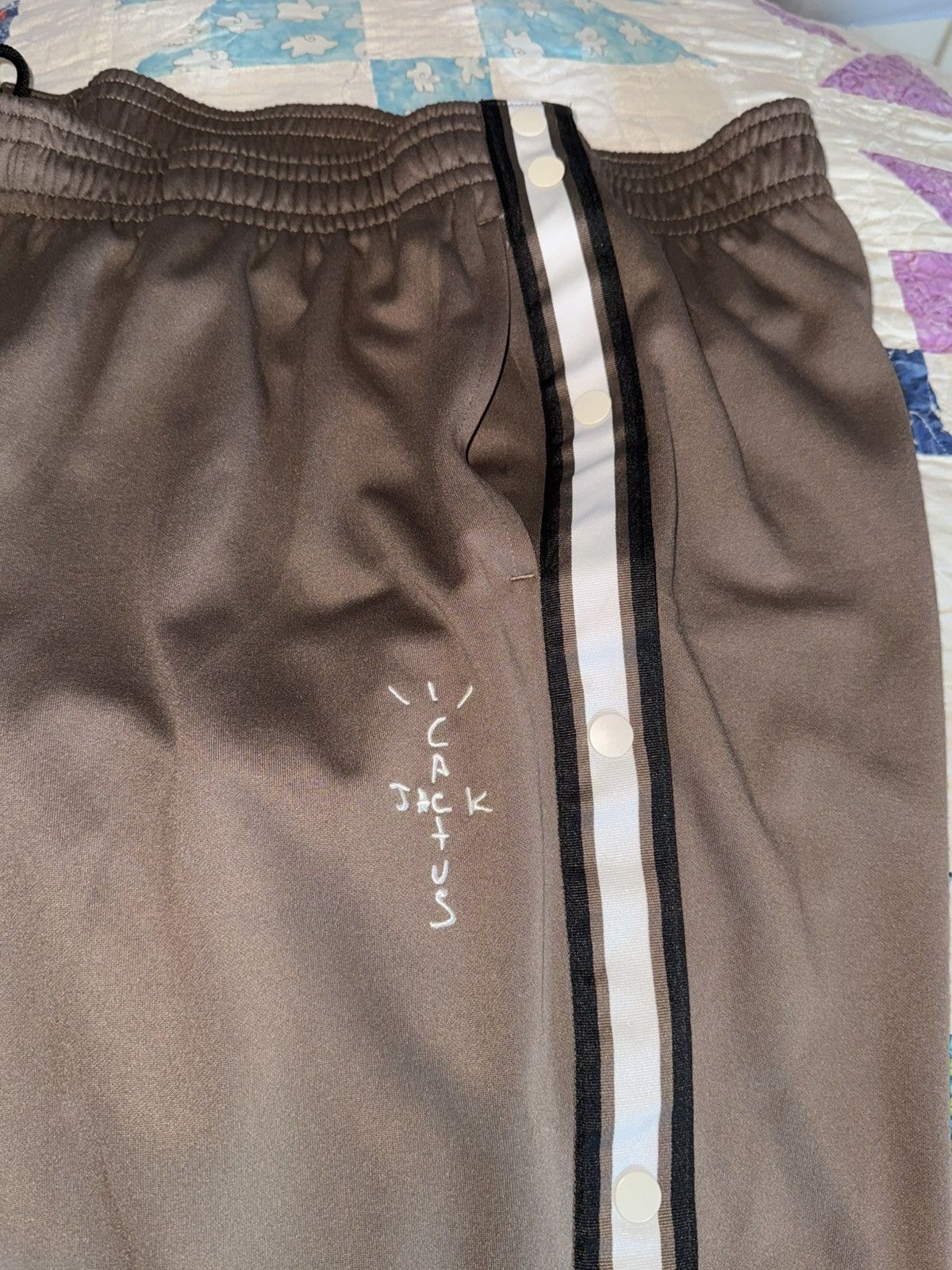 Jordan Brand × Travis Scott Cactus Jack MJ Track Pant Palomino Brown Size US 38 / EU 54 - 2 Thumbnail
