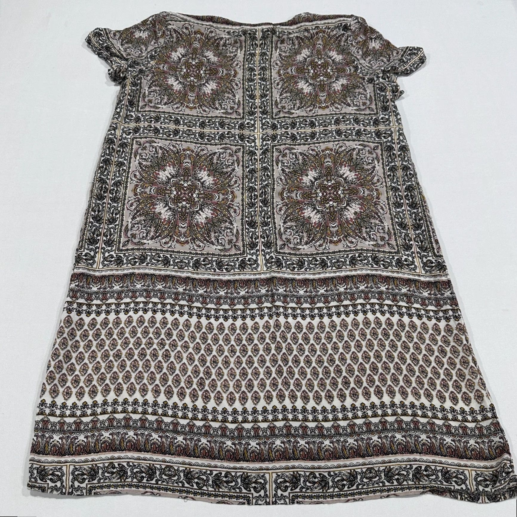 Pinko Hinge Dress Shift Knee Length Short Sleeve Braown Yellow Pink Paisley Bohemian V-Neck Pullover Lightweight Ladies S Regular Size 28" / US 6 / IT 42 - 7 Thumbnail