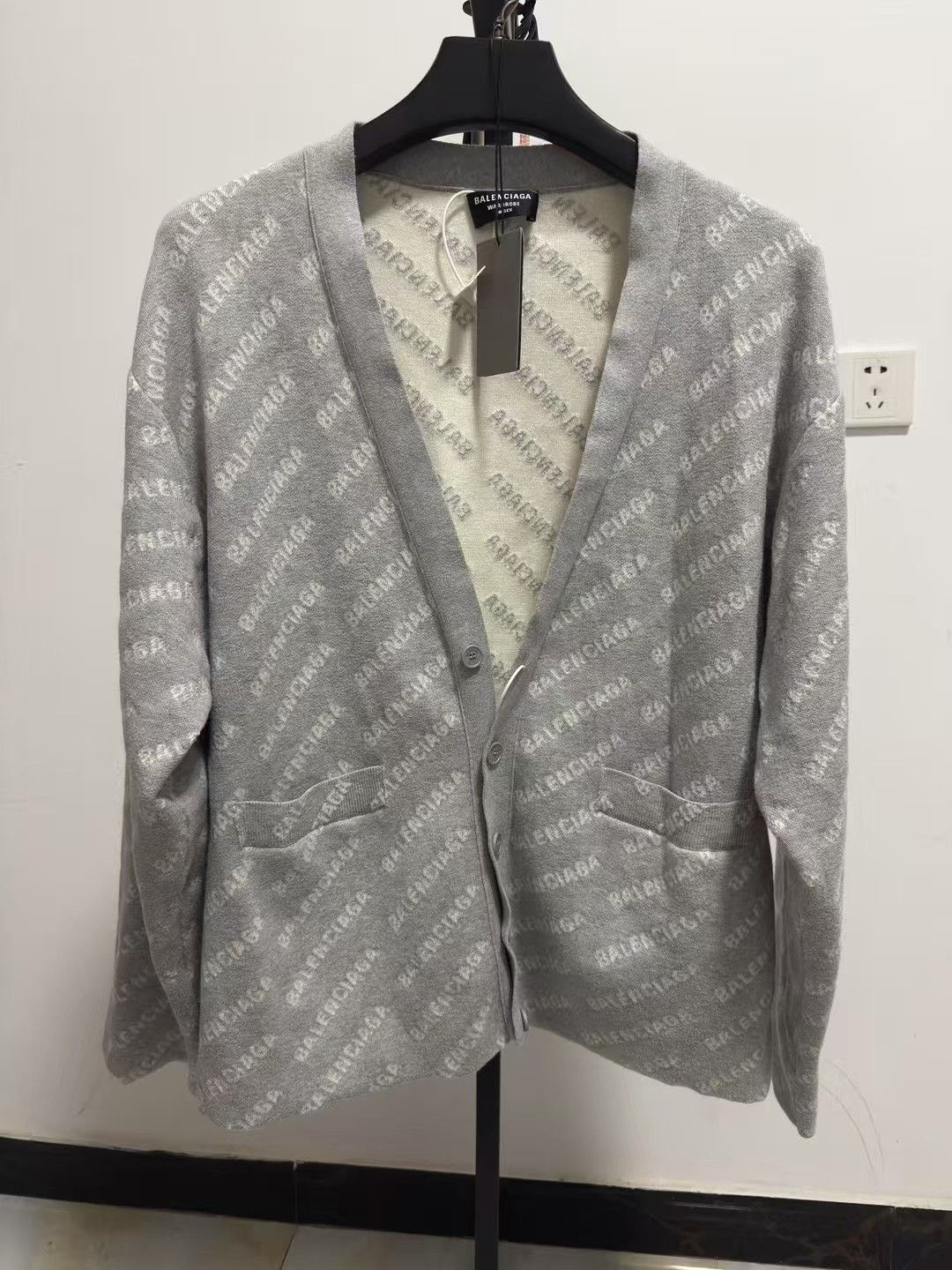 Balenciaga Balenciaga Sweater m Men Size US M / EU 48-50 / 2 - 1 Thumbnail