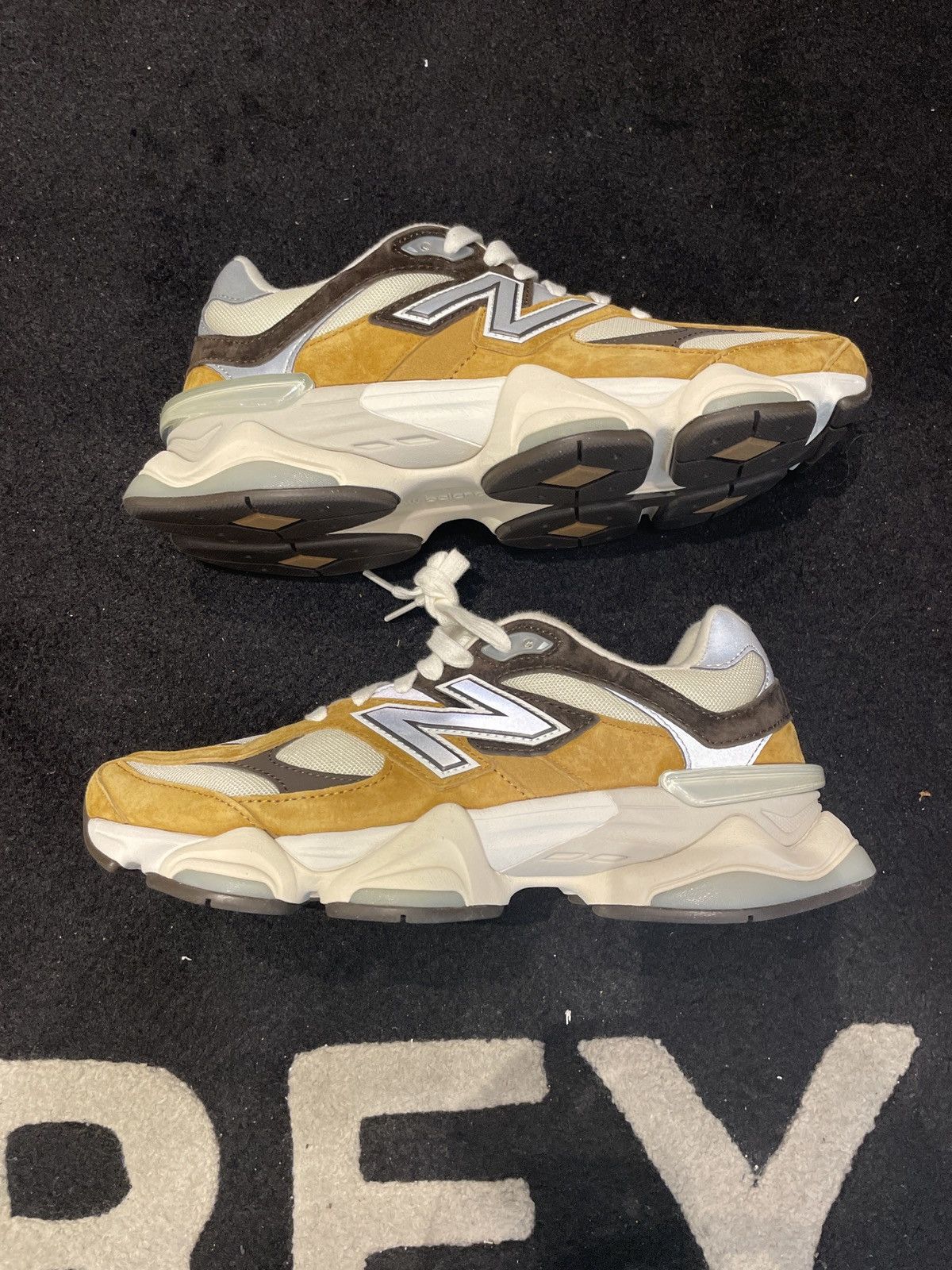 New Balance New Balance 9060 Workwear Size US 8.5 / EU 41-42 - 3 Thumbnail