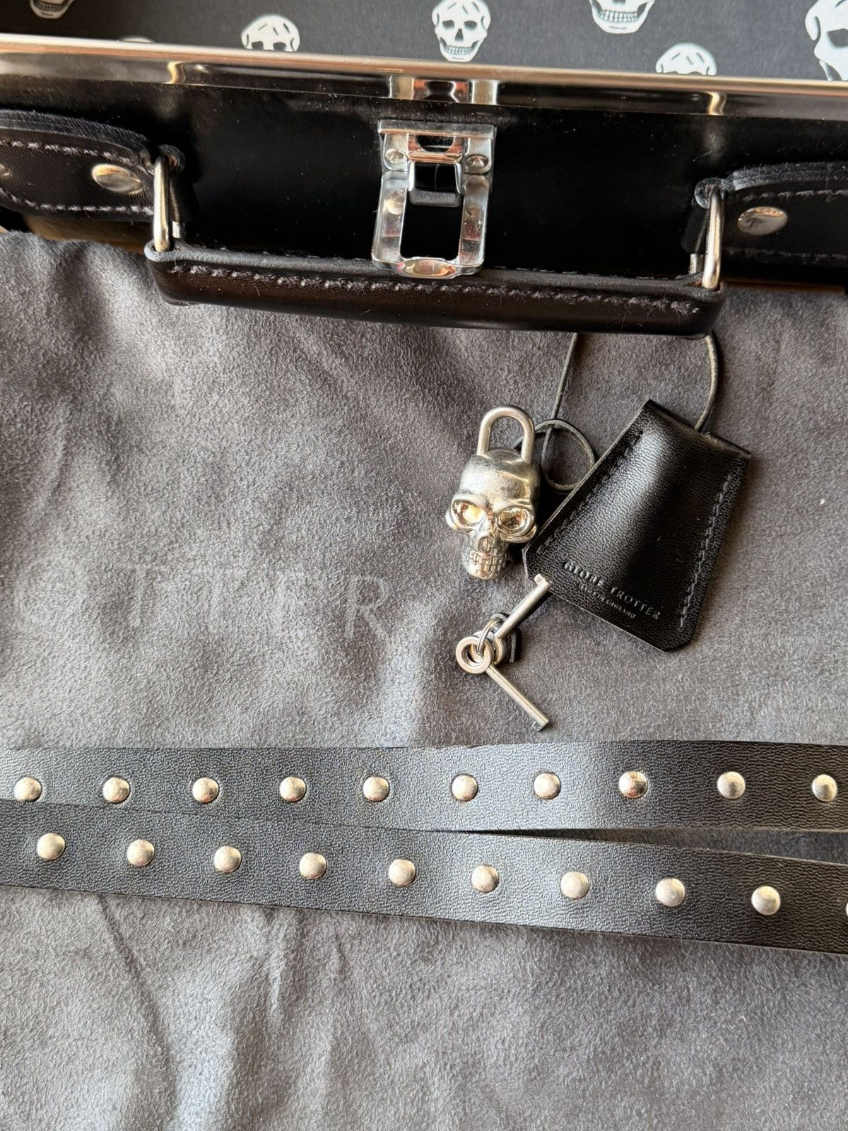 Globe-Trotter Rare Alexander McQueen Globe-Trotter Studded Leather Bag Size ONE SIZE - 13 Thumbnail
