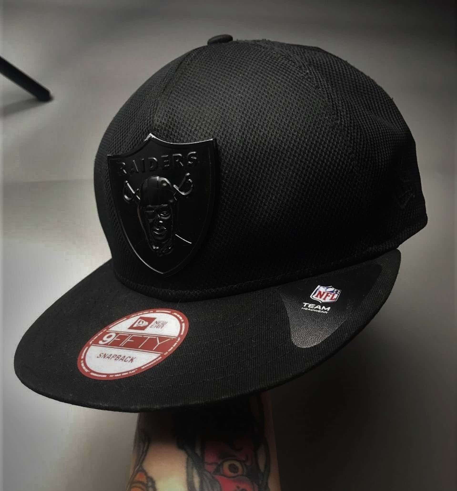 Newest New era Las Vegas Raiders Metal Badge Snapback hat