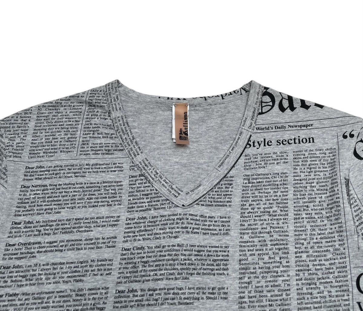 Just Cavalli Vintage John Galliano Gazette Newspaper V neck T-shirt 2000s Size US S / EU 44-46 / 1 - 3 Thumbnail
