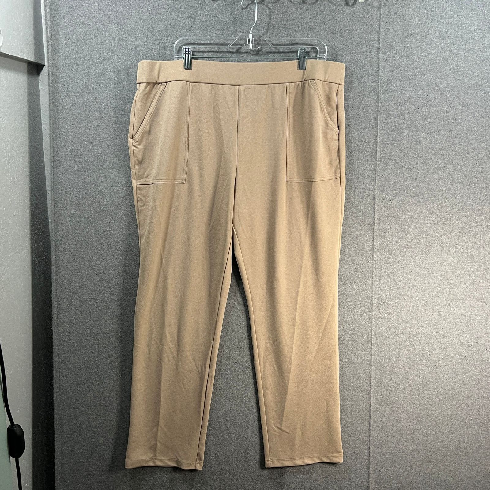 Other Isaac Mizrahi Live! Petite Crepe Knit Straight Leg Pant Size 40" / US 18 - 1 Thumbnail