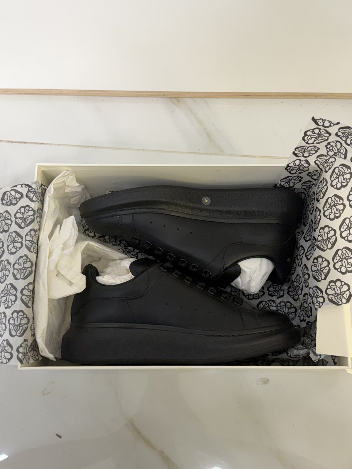 Alexander McQueen Alexander McQueen Oversized Triple Black Leather Size 41 Size US 8 / EU 41 - 1 Thumbnail
