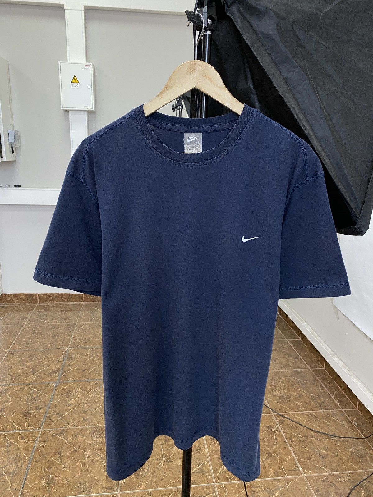 Nike 🇺🇸 Vintage 90s Nike T-Shirt Rare Retro Hype Y2K Size US XL / EU 56 / 4 - 1 Thumbnail