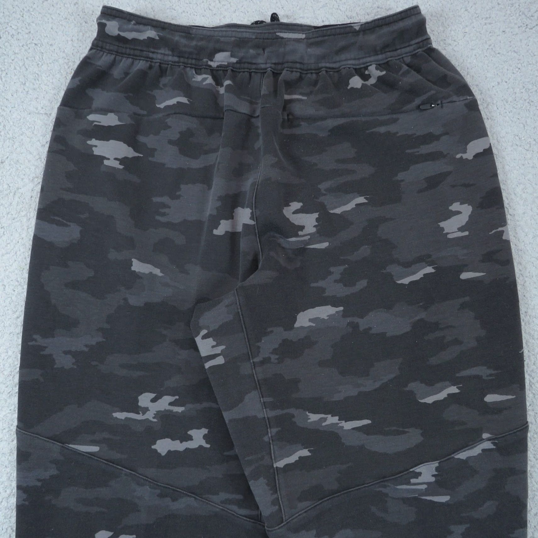 Vintage LEGENDS Joggers Mens Hawthorne Tech Fleece Camo Gray Medium Sweatpants Pocket Zip Pockets Tapered Regular Activewear Modern Athleisure Sports Pants Size US 31 - 3 Thumbnail