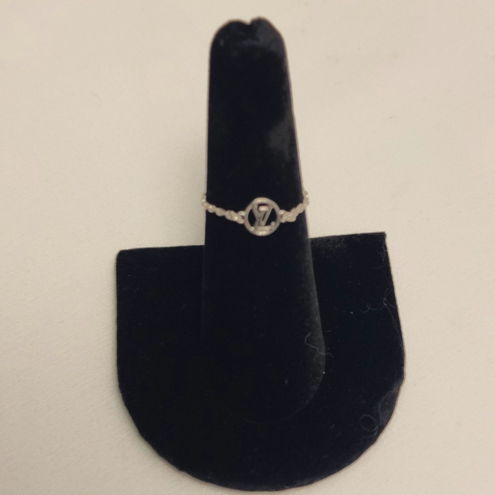 Louis Vuitton Authentic Louis Vuitton Silver Chain blooming strass ring Size ONE SIZE - 7 Thumbnail
