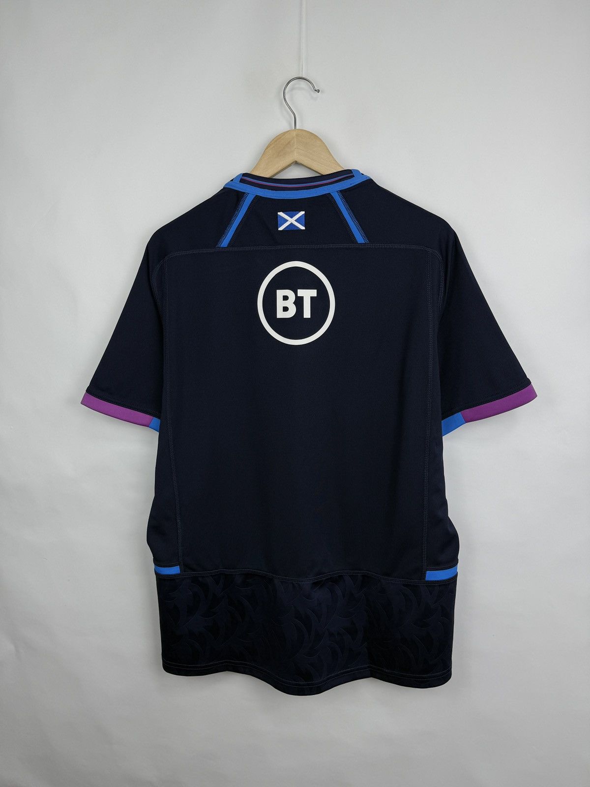 Macron 🏴󠁧󠁢󠁳󠁣󠁴󠁿2020 Macron Scotland National Rugby Team Peter Vardy Jersey Size US L / EU 52-54 / 3 - 9 Thumbnail