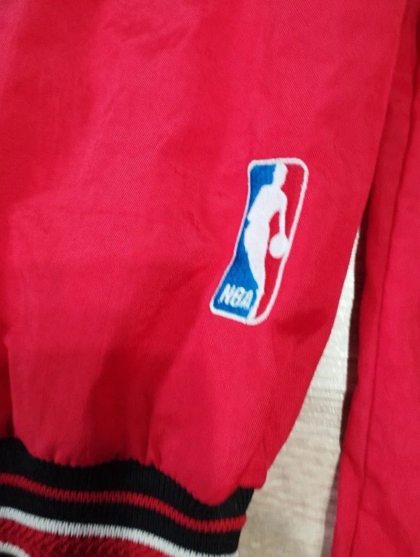 Champion Champion Chicago Bulls jacket size XL Size US XL / EU 56 / 4 - 3 Thumbnail