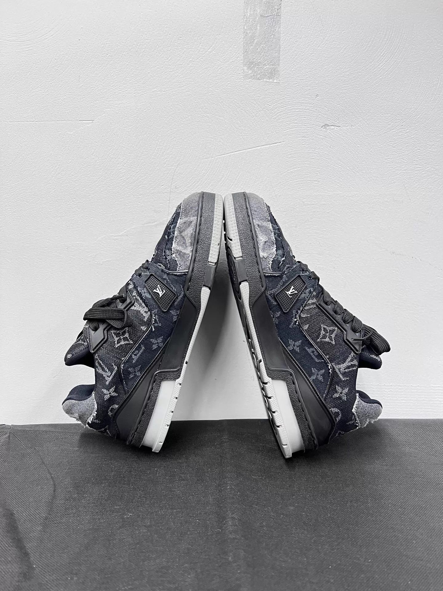 Louis Vuitton LV Trainer Black Distressed Denim Sneaker US6.5/EU40.5 Size US 7.5 / EU 40-41 - 5 Thumbnail