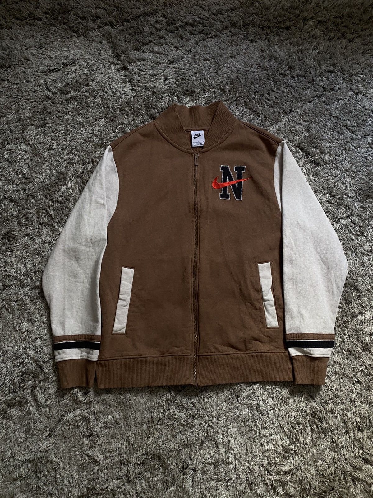 Nike Nike versity bomber jacket Size US L / EU 52-54 / 3 - 1 Thumbnail
