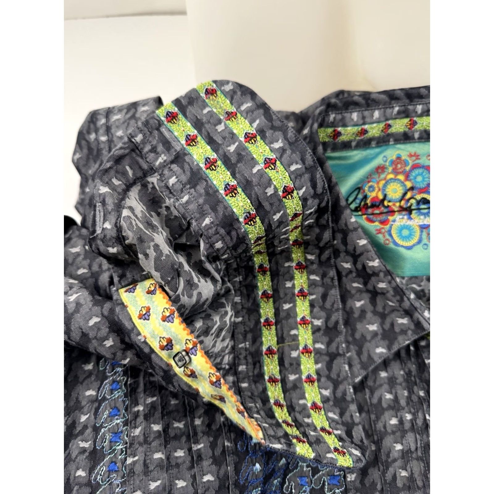 Robert Graham Robert Graham Limited Edition 3XL Embroidered Front Shirt Men Button-Up Long Sleeve Gray / Blue / Green / White 90s or 00s? JG - 435/610 Size US XXL / EU 58 / 5 - 7 Thumbnail
