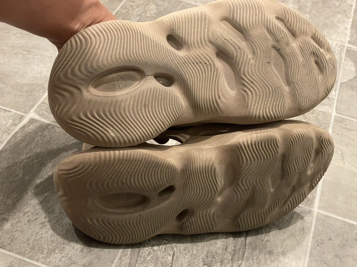Adidas × Kanye West × Yeezy YEEZY FOAM RNNR MIST SIZE 8 350 700 500 Size US 8 / EU 41 - 5 Thumbnail