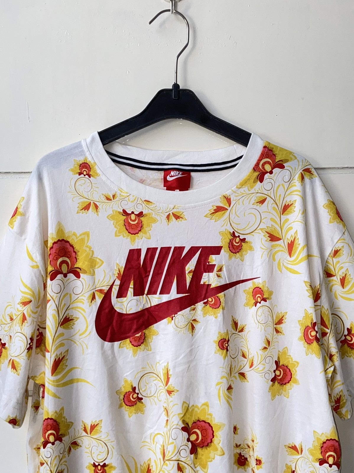 Nike NIKE Flower Patterned Crop Top T-Shirt Size US M / EU 48-50 / 2 - 13 Thumbnail
