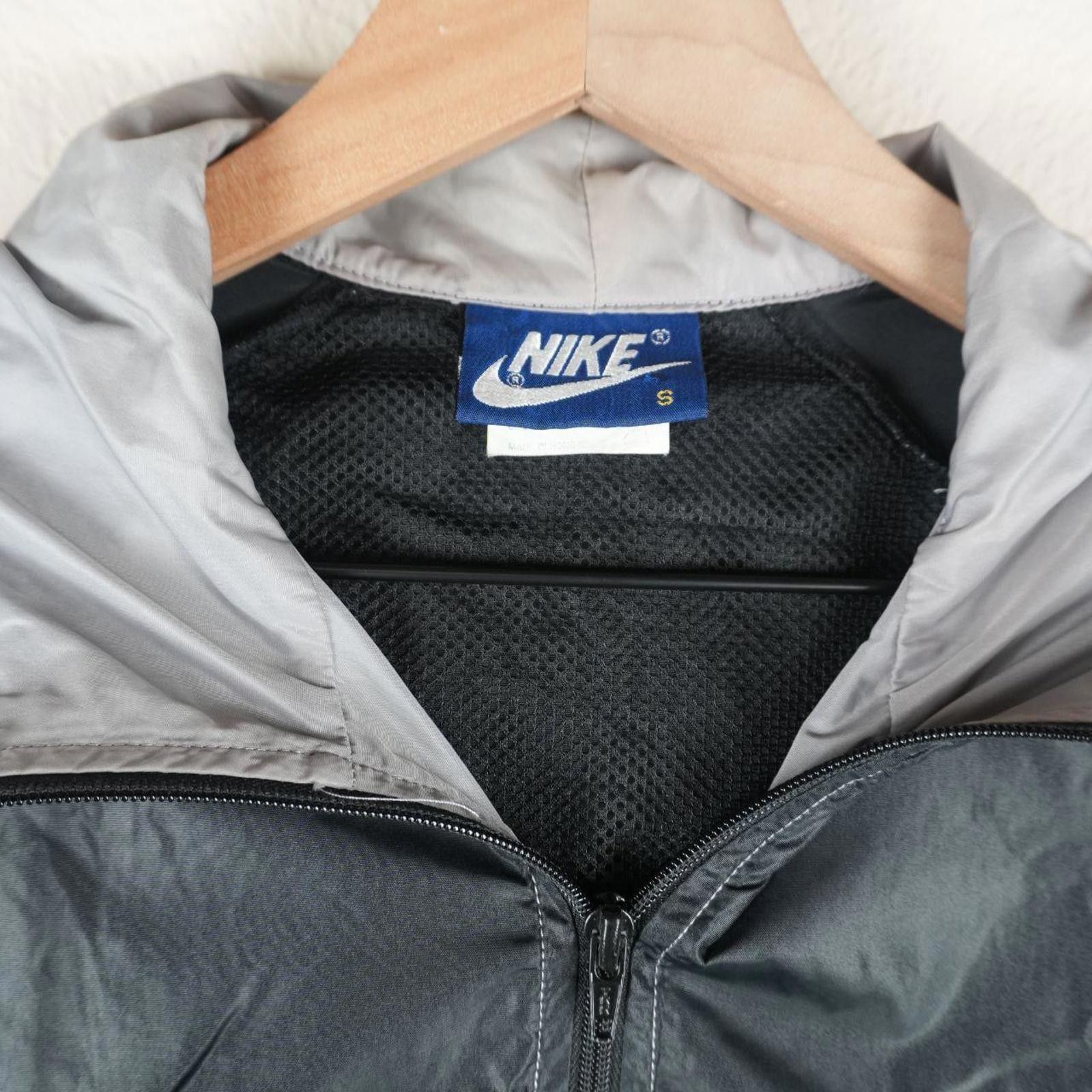 Nike Nike Jacket Men's S Black Grey Vintage 90's Windbreaker Size US S / EU 44-46 / 1 - 4 Thumbnail