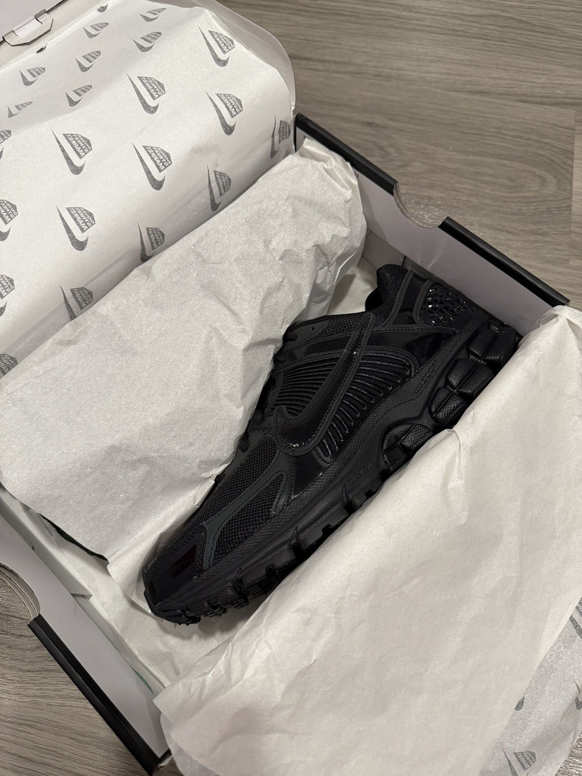 Dover Street Market × Nike DOVER STREET MARKET Nike Zoom Vomero 5 SP Size US 10 / EU 43 - 3 Thumbnail