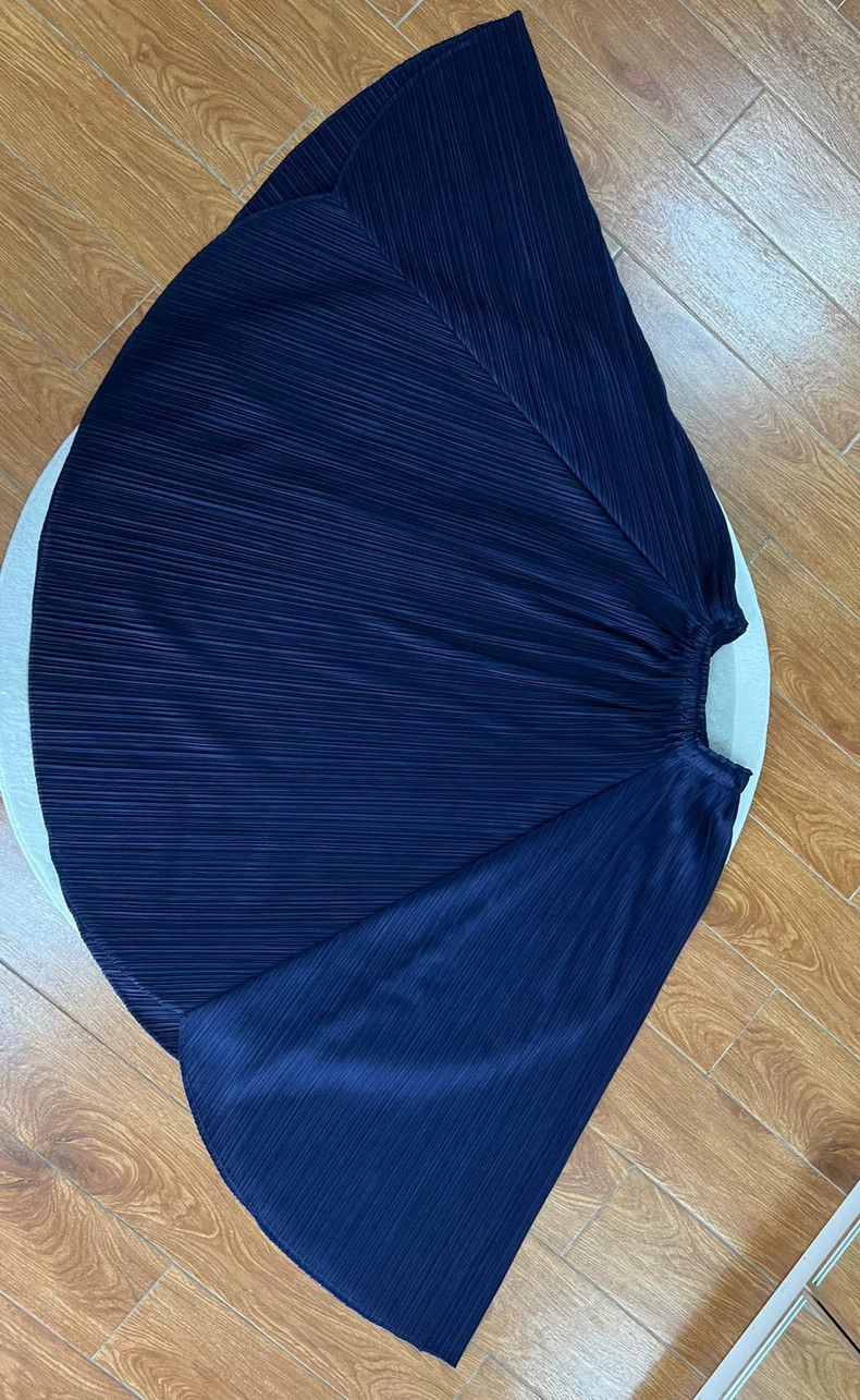 Issey Miyake Issey Miyake size:3 Blue-purple pleated skirt with a large Size 23" - 3 Thumbnail