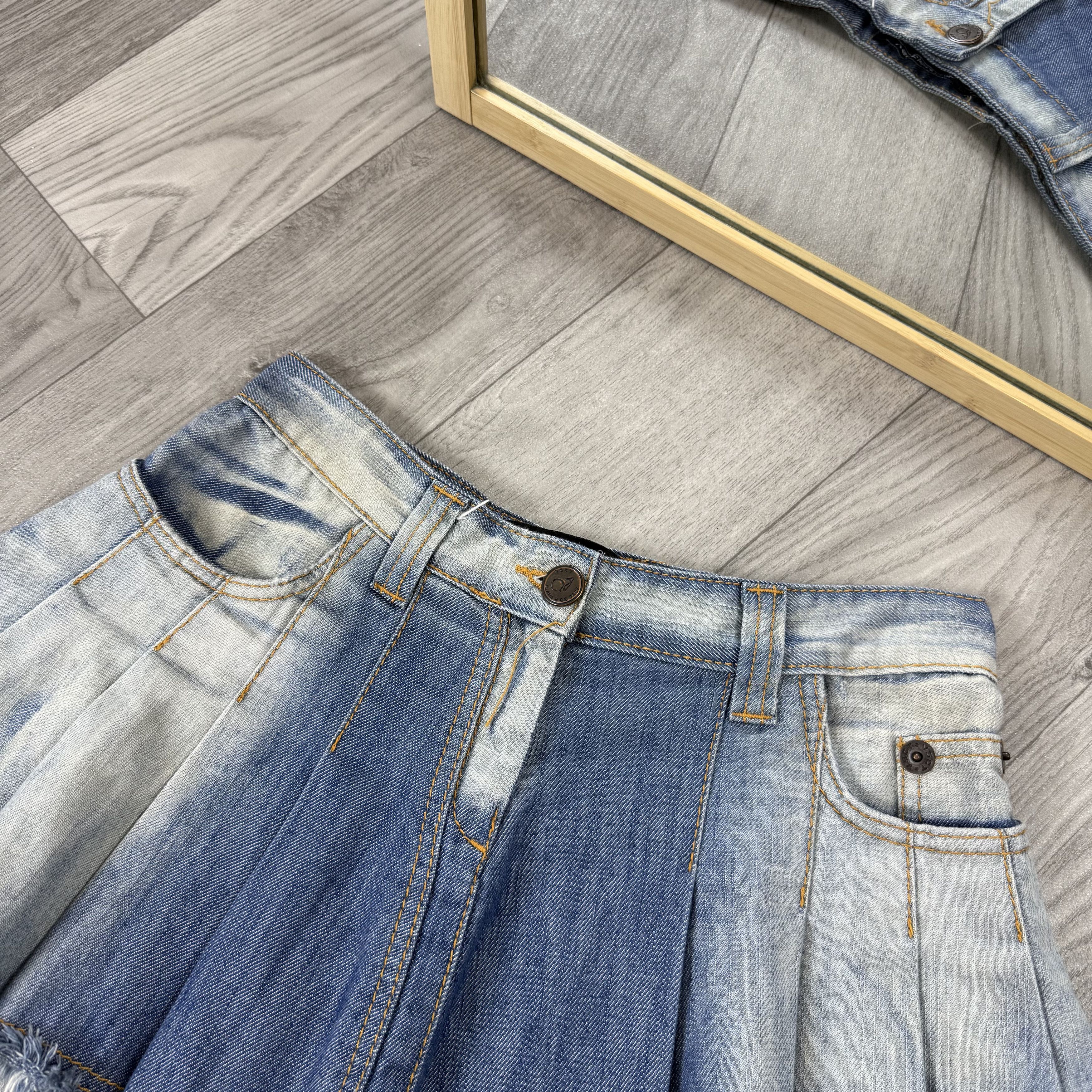Vintage Vintage VSCT Jeans Y2K Pleated Denim Mini Skirt Size 26" / US 2 / IT 38 - 7 Thumbnail