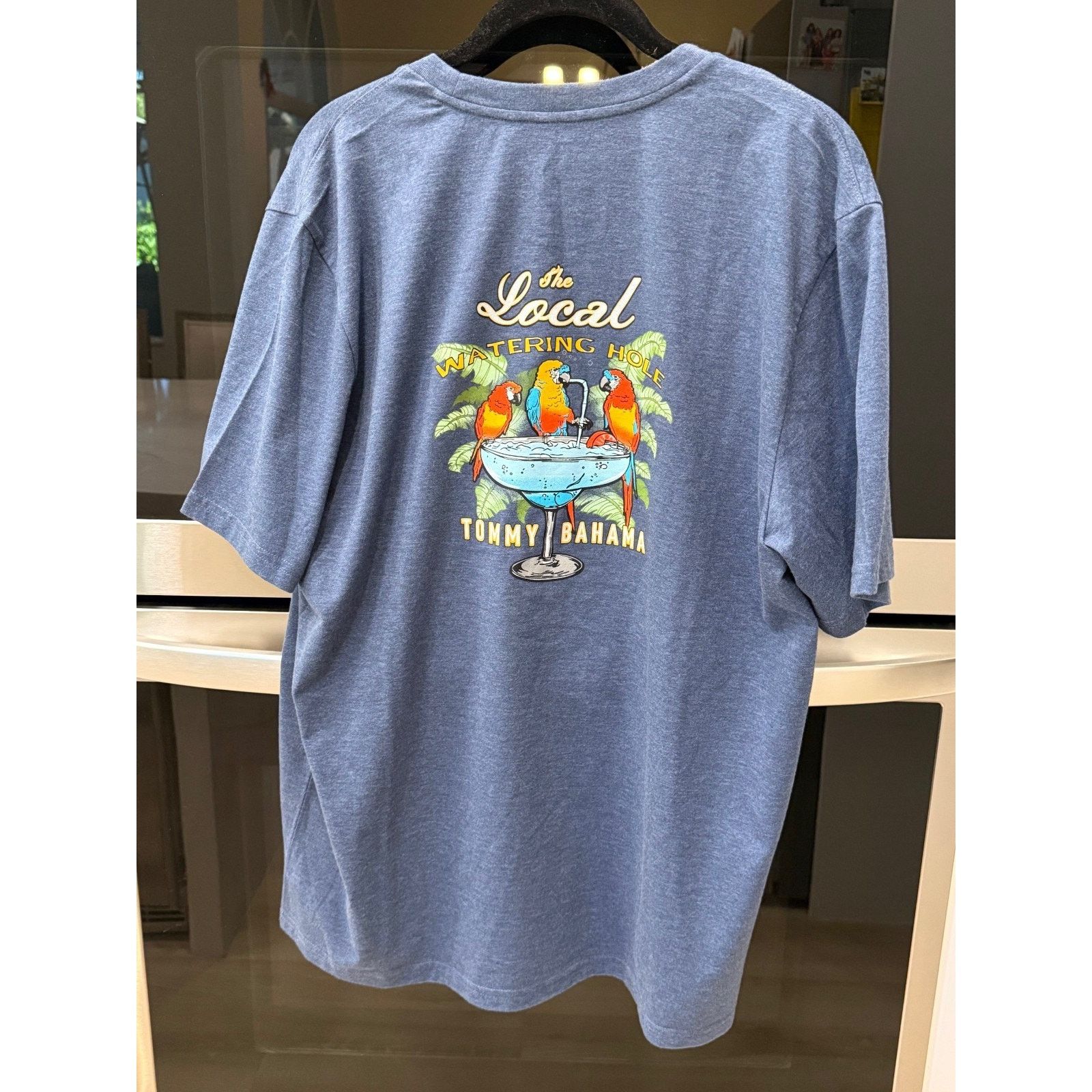 Tommy Bahama TOMMY BAHAMA T-Shirt Local Watering Hole Mens Medium BLUE Size US M / EU 48-50 / 2 - 3 Thumbnail