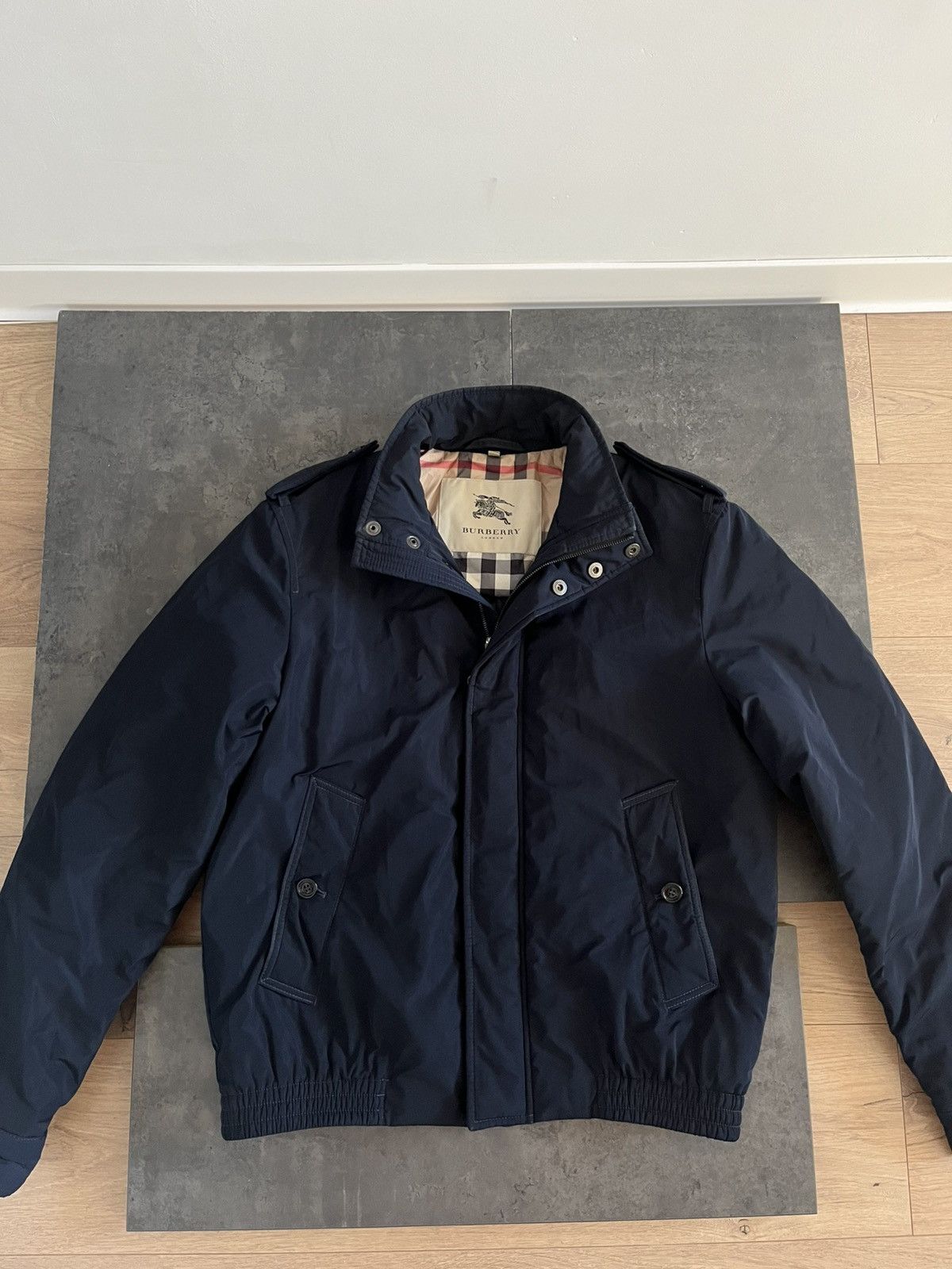 Burberry Burberry London Navy Bomber Jacket Nova Check Quilted Lining Size US M / EU 48-50 / 2 - 2 Thumbnail