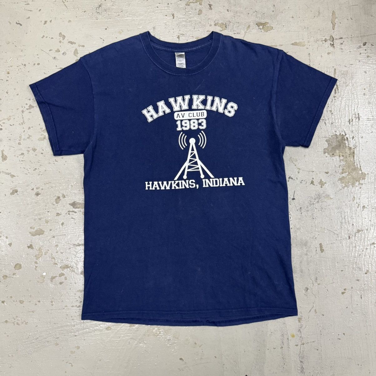 Vintage Vintage Stranger Things Hawkins AV Club Tee Size US L / EU 52-54 / 3 - 1 Thumbnail
