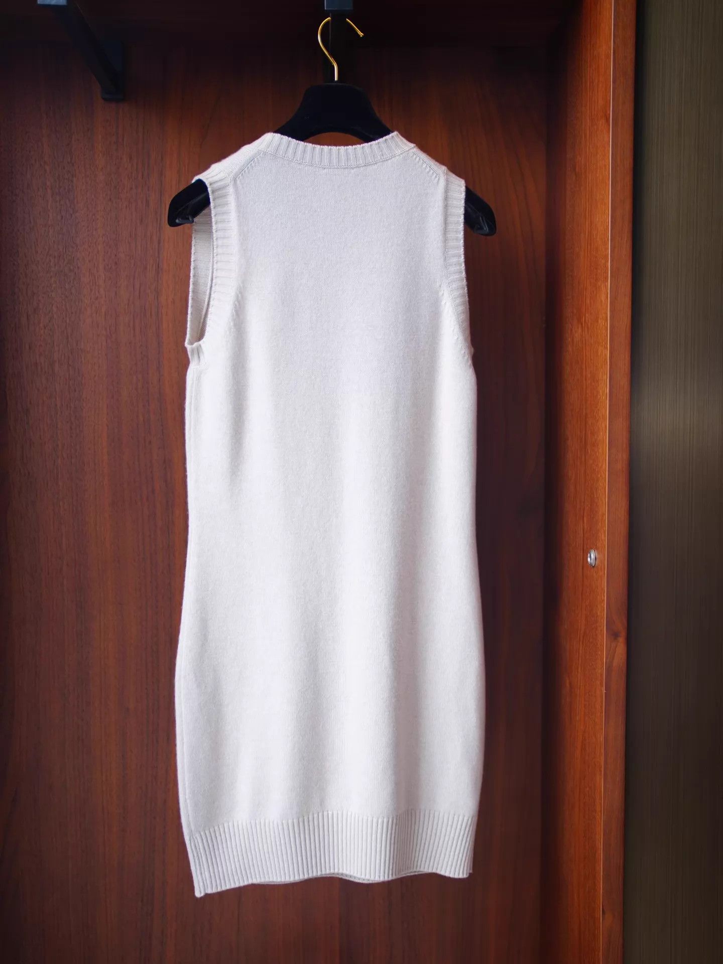 Chanel Chanel CC Buckle Oatmeal Cashmere Vest Dress Size XS / US 0-2 / IT 36-38 - 3 Thumbnail