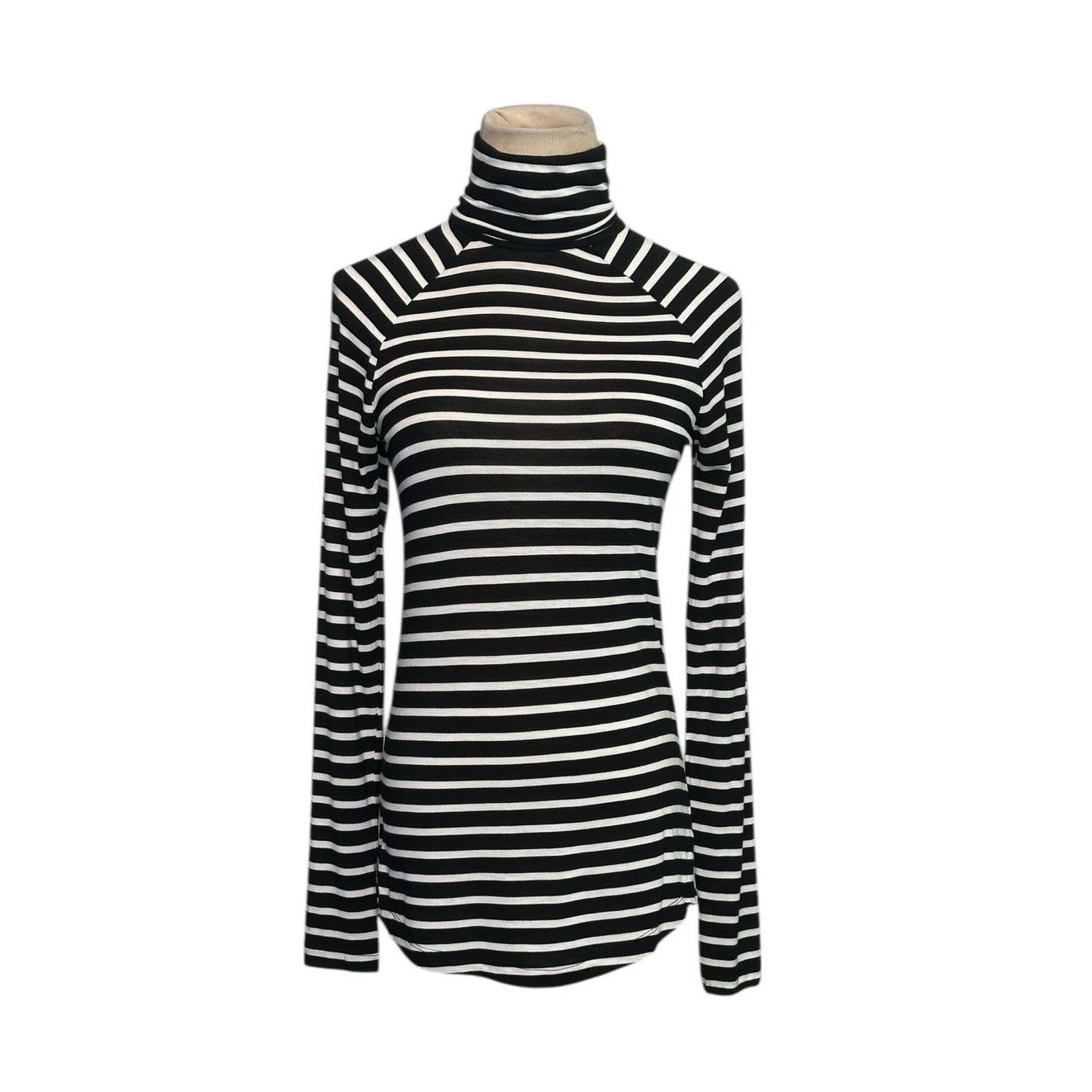 Old Navy Old Navy stripe long sleeves turtle neck T-shirt size XS Size XS / US 0-2 / IT 36-38 - 1 Thumbnail