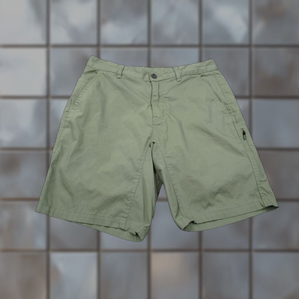Mountain Hardwear MOUNTAIN HARDWEAR Men's Green Cargo Shorts - Cotton Blend 32, Cargo, 9" Inseam, Regular Fit, Zip, Pockets, Casual Workwear, 90s? (Not Vintage) Mens Size US 32 / EU 48 - 1 Thumbnail