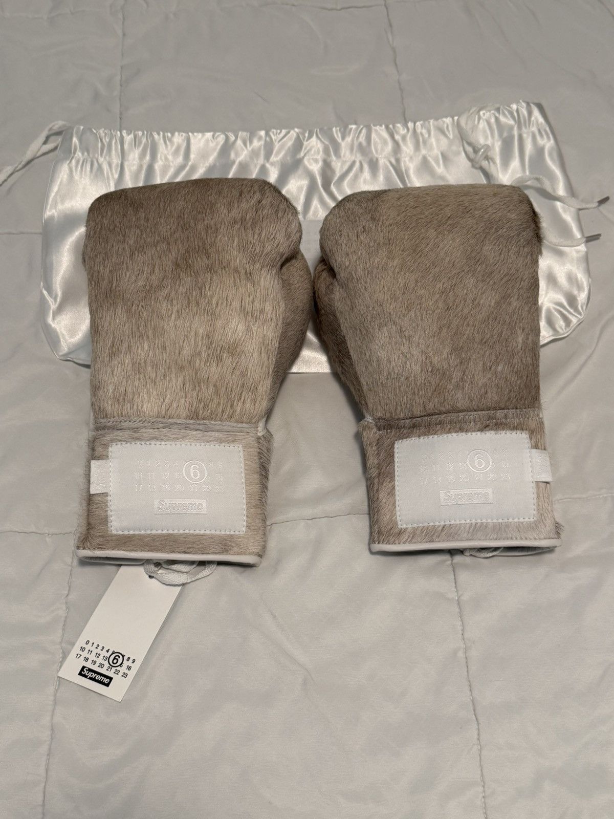 Maison Margiela × Supreme Supreme MM6 Maison Margiela Boxing Gloves Brand New Size ONE SIZE - 1 Thumbnail