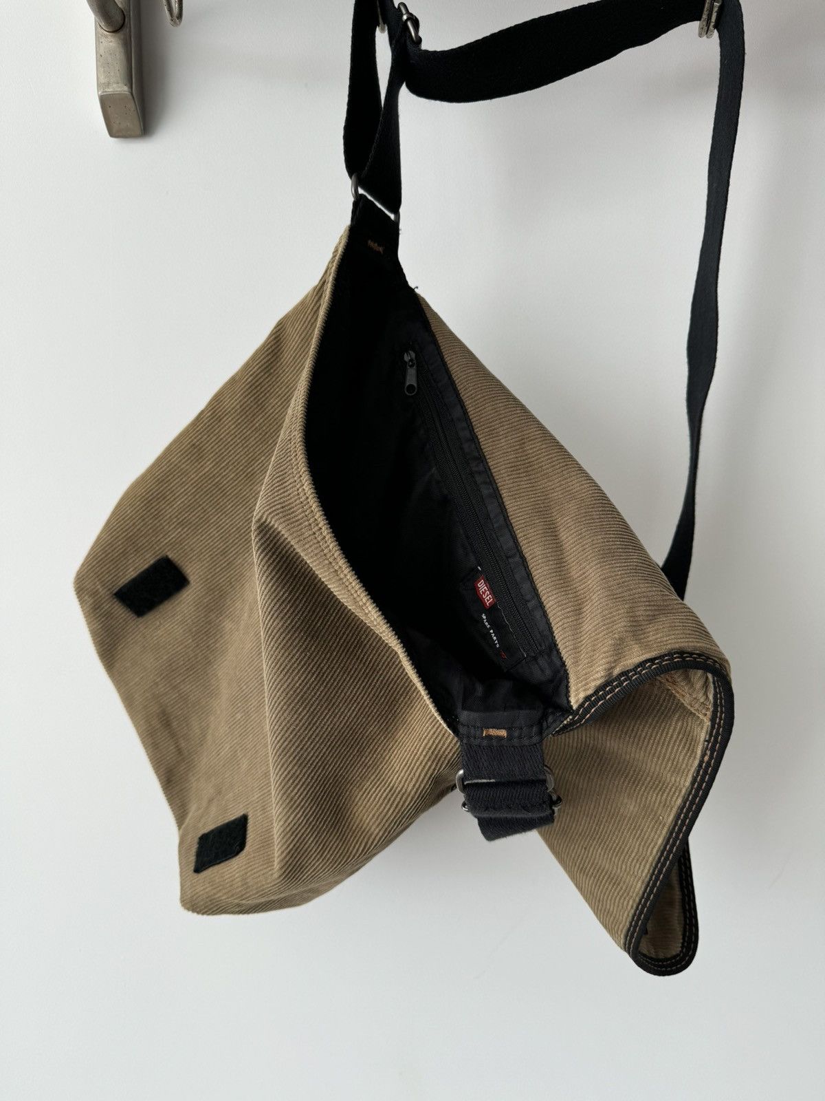 Diesel × Vintage Vintage Y2K Diesel Avant Garde Corduroy Crossbody Bag Size ONE SIZE - 3 Thumbnail