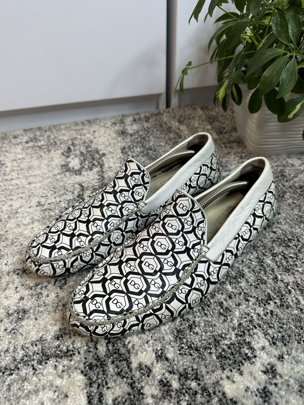 Dolce & Gabbana D&G Dolce & Gabbana Luxury Vintage Monochrome Size US 8.5 / EU 41-42 - 1 Thumbnail