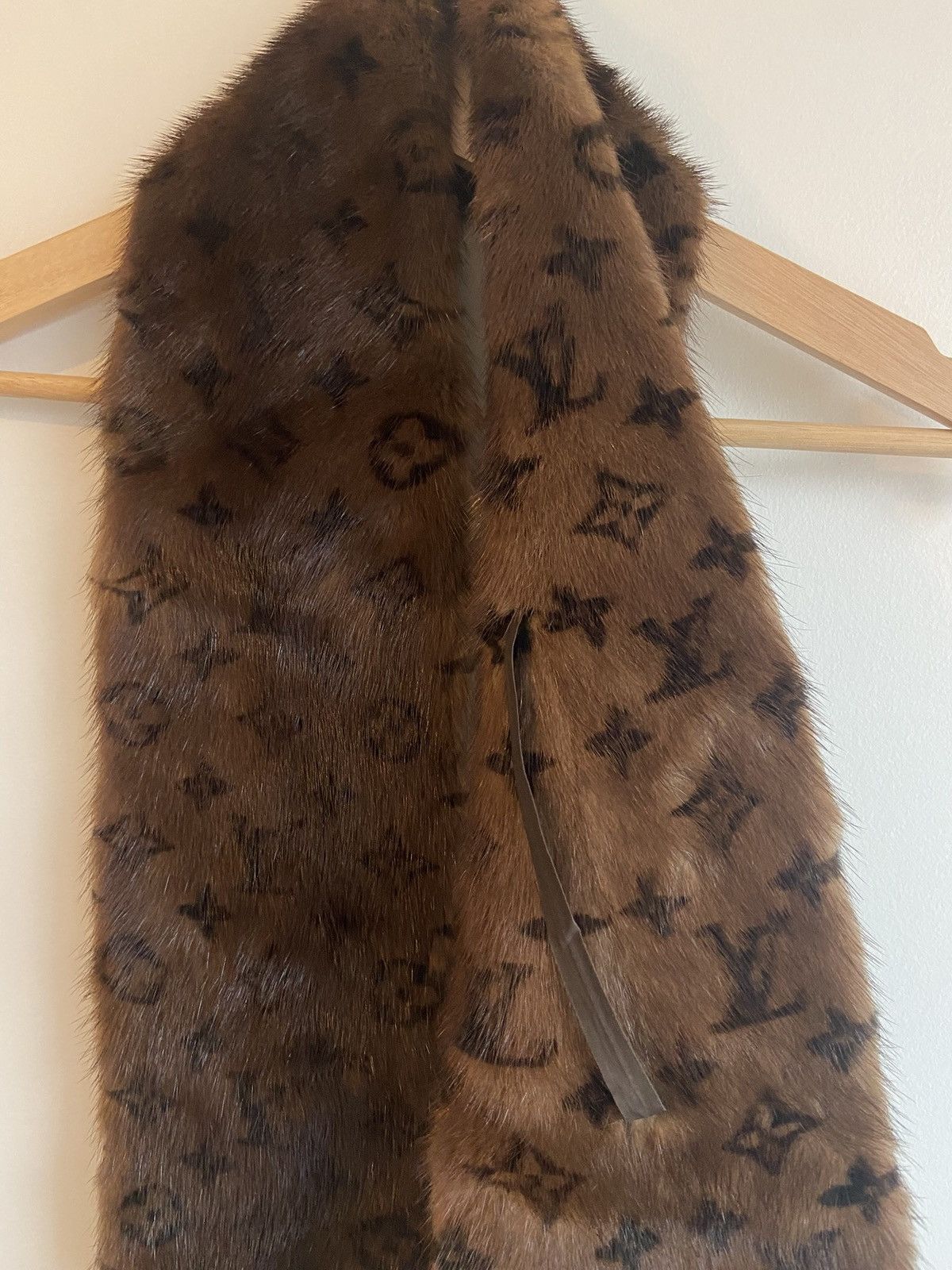 Louis Vuitton Louis Vuitton 2015 Monogram Mink Stole Size ONE SIZE - 7 Thumbnail