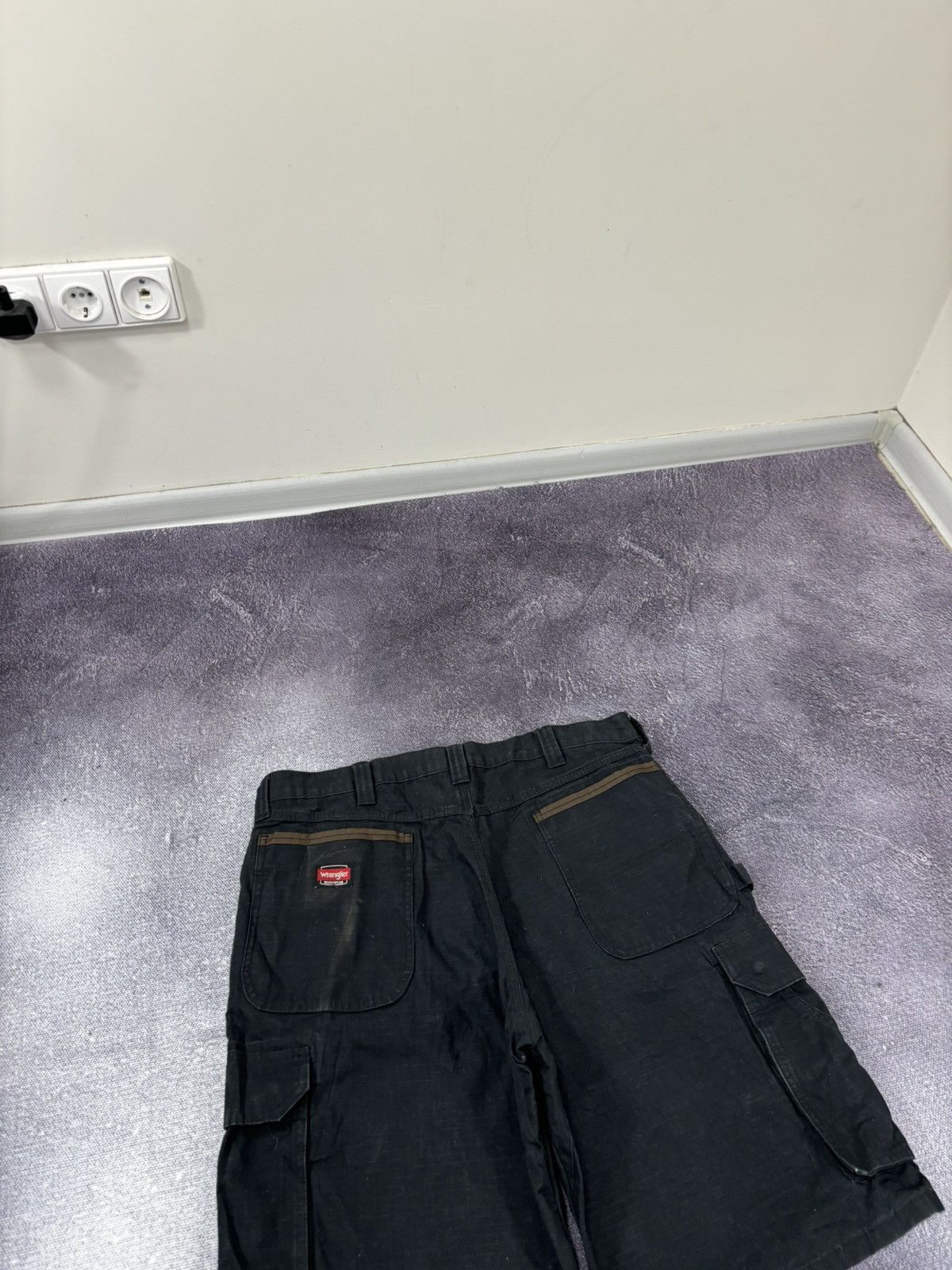 Wrangler Vintage Wrangler Workwear USA Utility Black Cargo Shorts Size US 36 / EU 52 - 14 Thumbnail