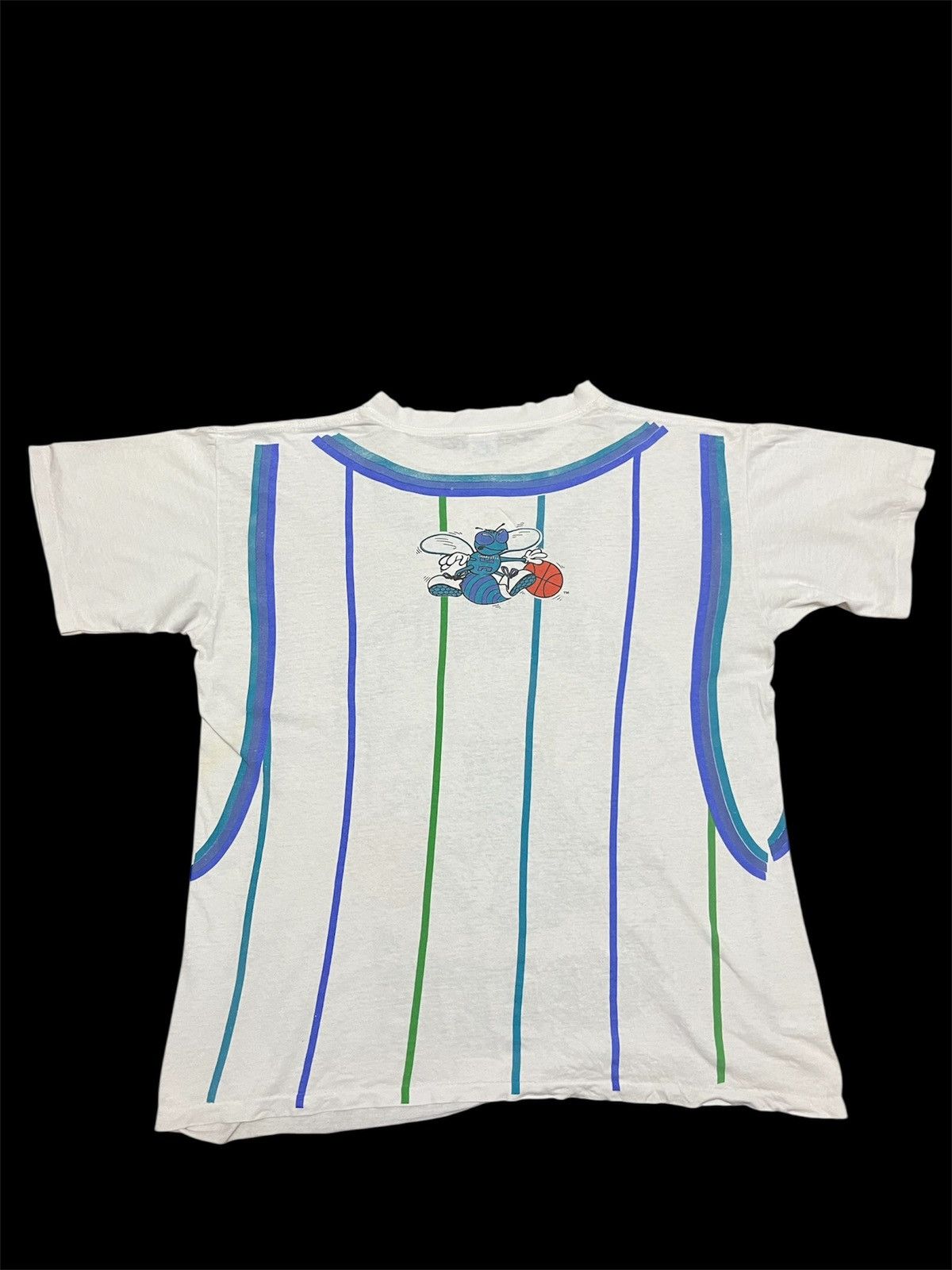 Rap Tees 💥True Vintage Trashed Distressed Charlotte Hornets NBA Tee Size US L / EU 52-54 / 3 - 4 Thumbnail