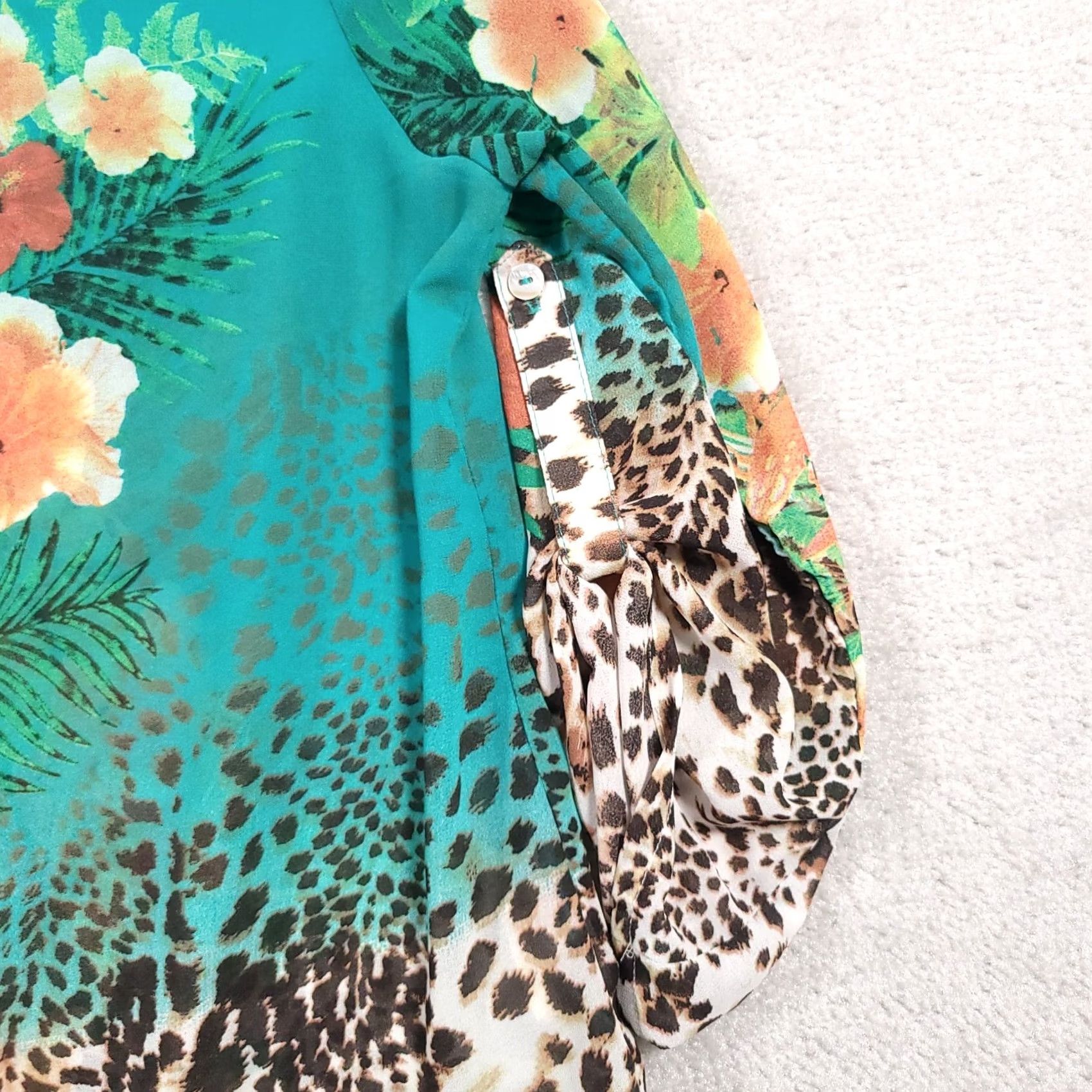 Soft Surroundings Soft Surroundings Shirt Women's PM Sheer Button Up Animal Print Roll-tab Size M / US 6-8 / IT 42-44 - 5 Thumbnail