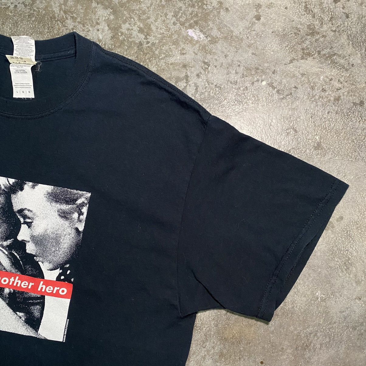 Barbara Kruger Vintage Barbara Kruger Fotofolio Box Logo T Shirt y2k Size US L / EU 52-54 / 3 - 10 Thumbnail