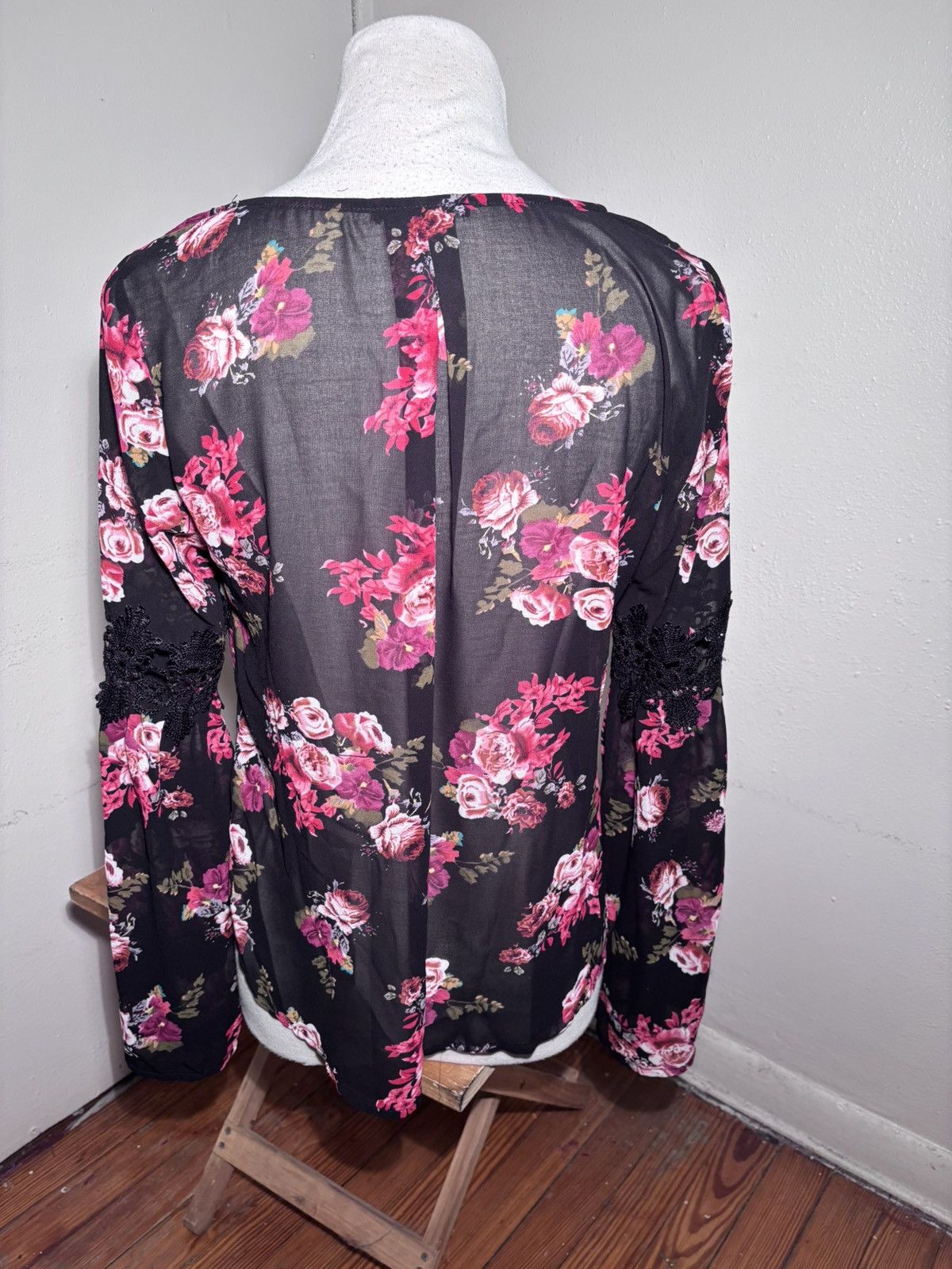 Forever 21 Forever 21 Belle Sleeve Floral Crop Blouse Size L / US 10 / IT 46 - 4 Thumbnail